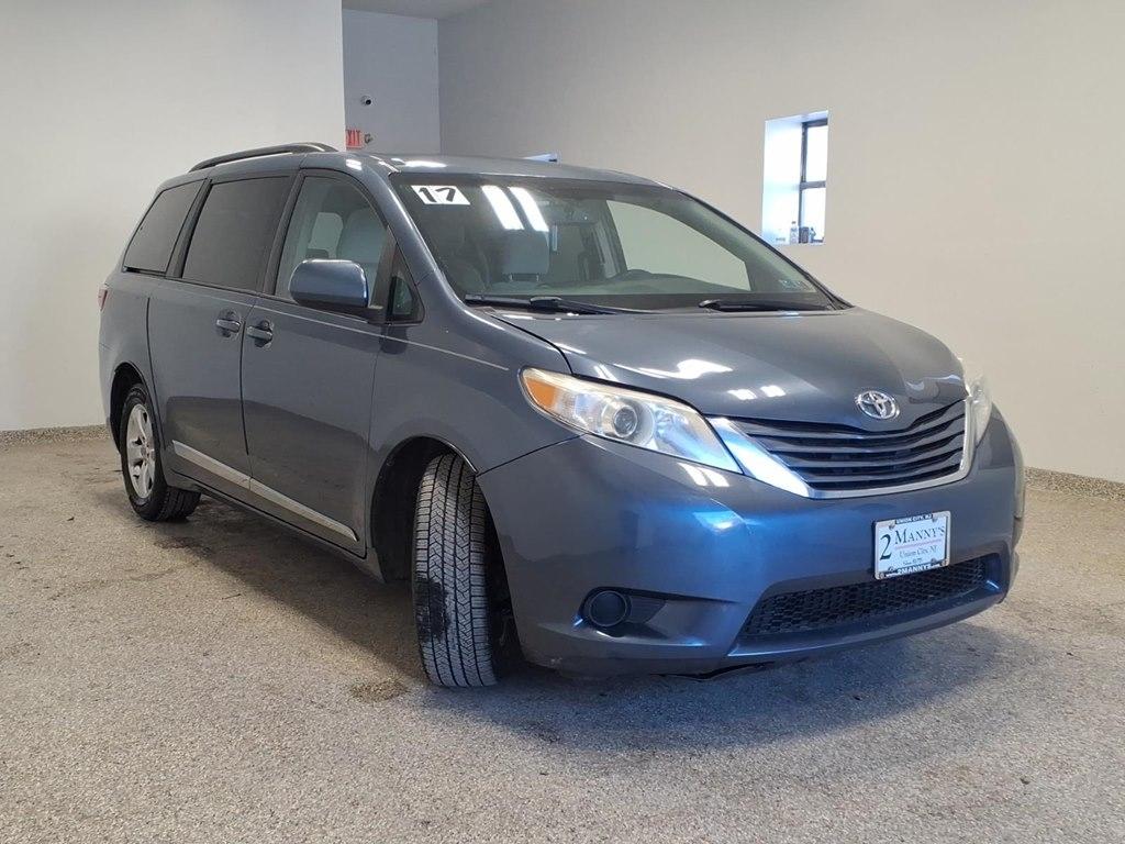Toyota Sienna LE 8-Passenger Seating 2017
