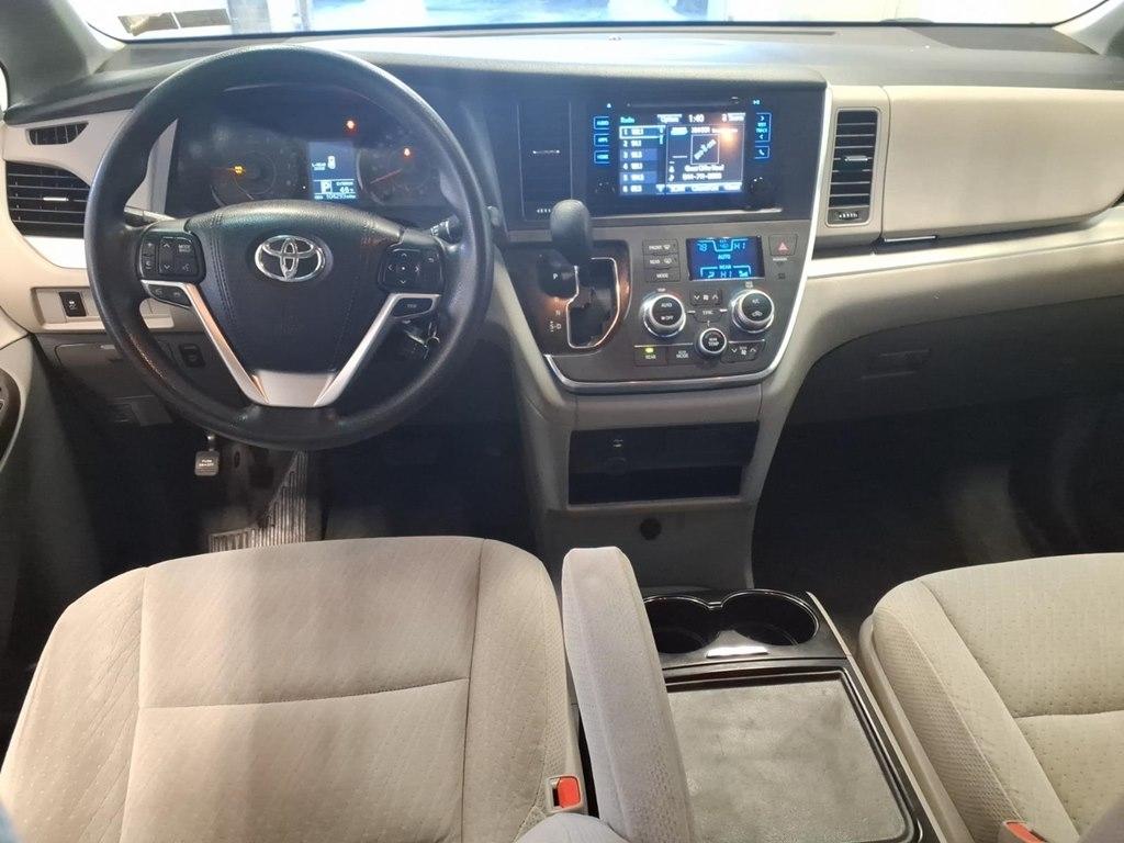 Toyota Sienna LE 8-Passenger Seating 2017