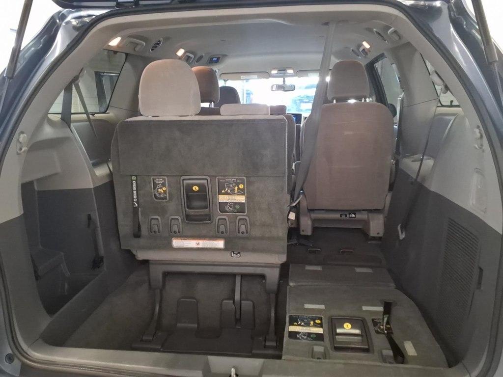 Toyota Sienna LE 8-Passenger Seating 2017