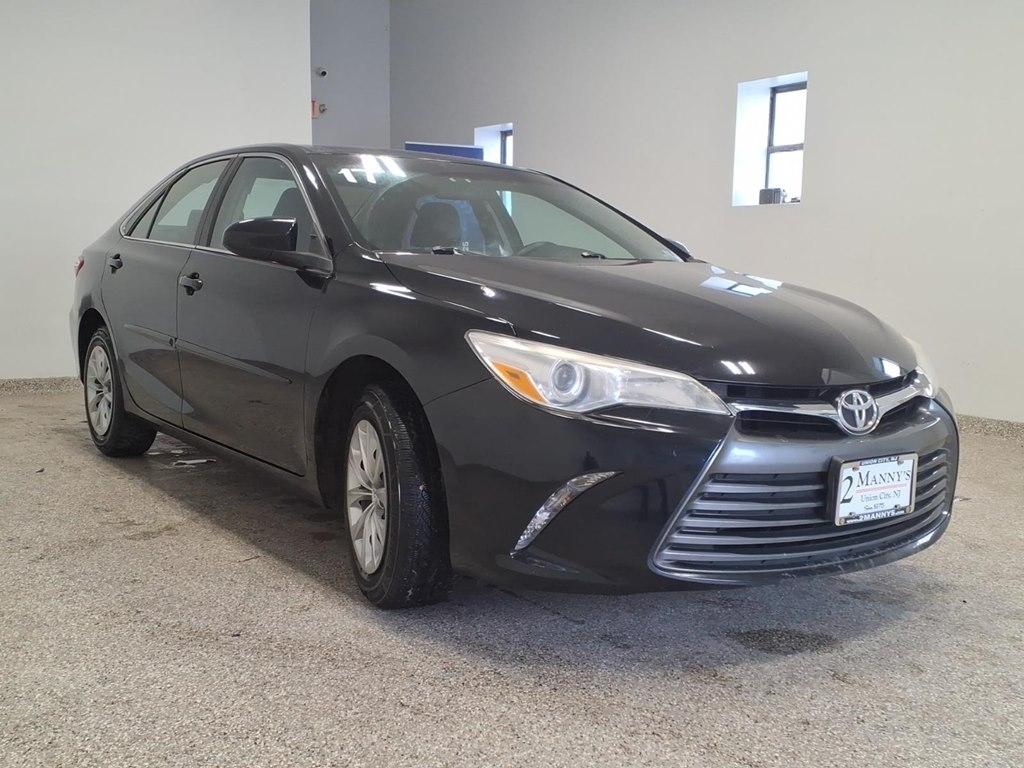 Toyota Camry LE 6-Spd AT 2017