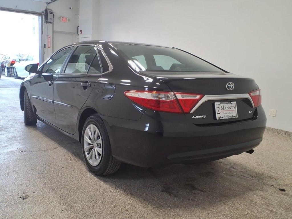 Toyota Camry LE 6-Spd AT 2017