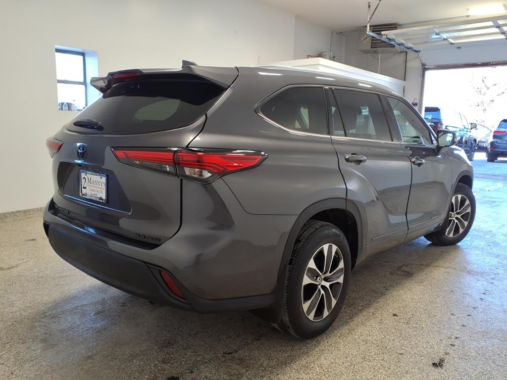 Toyota Highlander XLE AWD (Natl) 2021