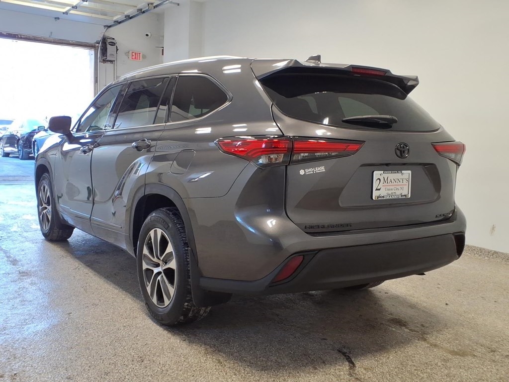 Toyota Highlander XLE AWD (Natl) 2021