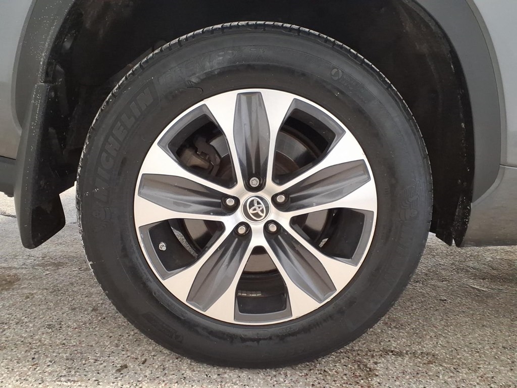 Toyota Highlander XLE AWD (Natl) 2021