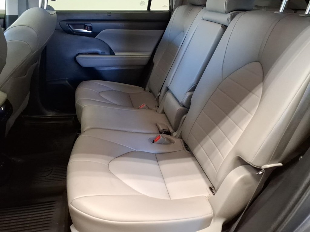 Toyota Highlander XLE AWD (Natl) 2021