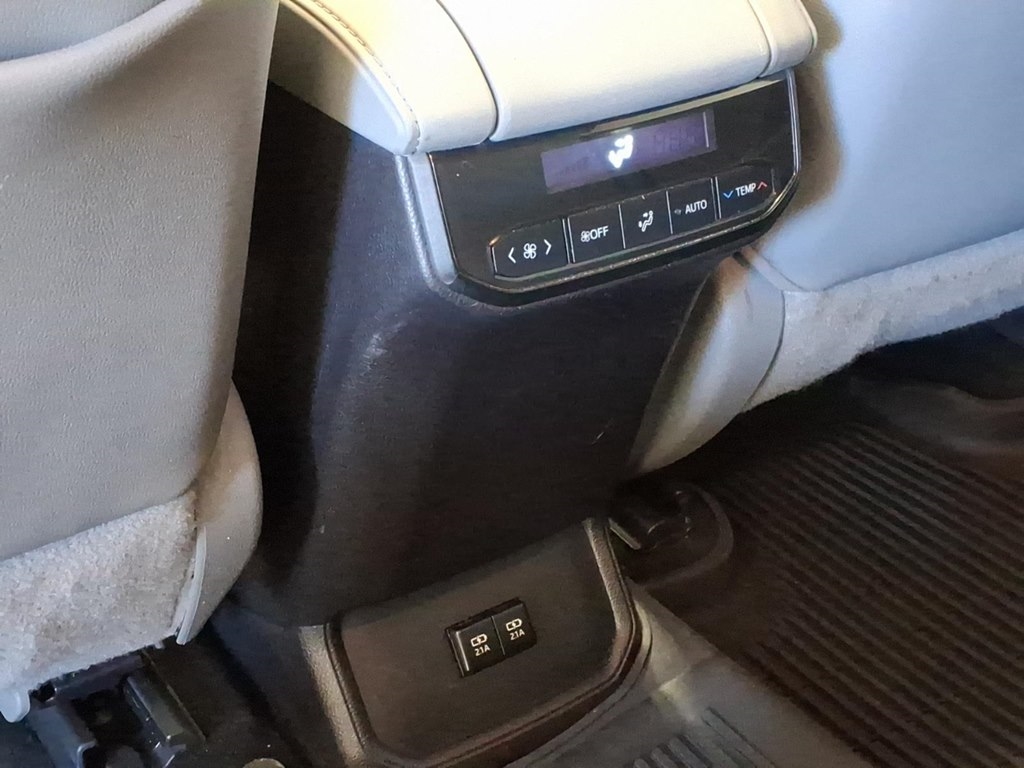 Toyota Highlander XLE AWD (Natl) 2021