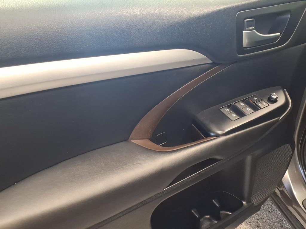 Toyota Highlander XLE AWD V6 2019