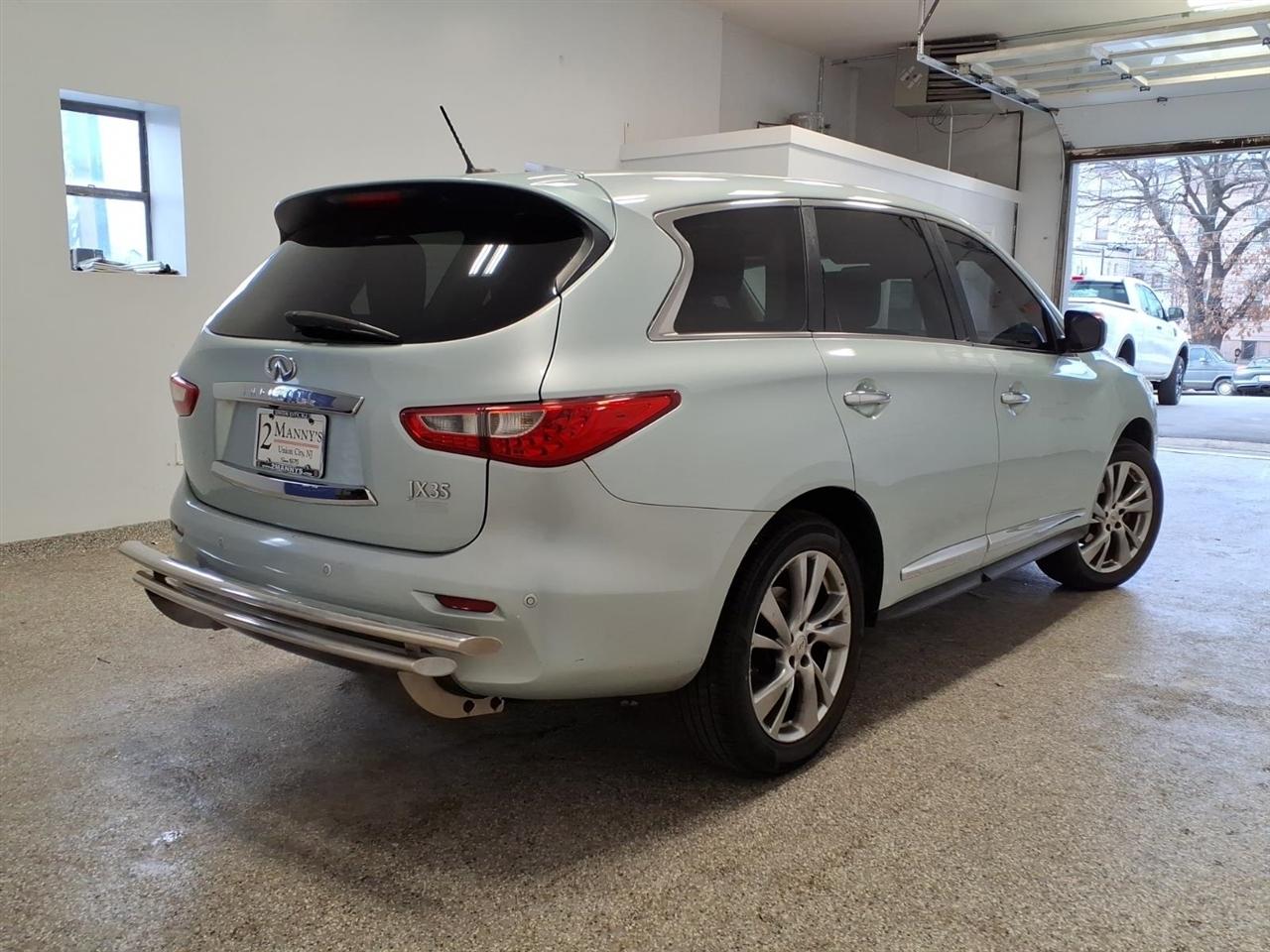 Infiniti JX35 FWD 4dr 2013