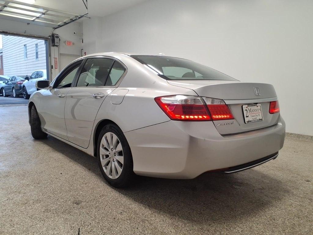 Toyota Corolla 4dr Sdn Auto LE (Natl) 2015