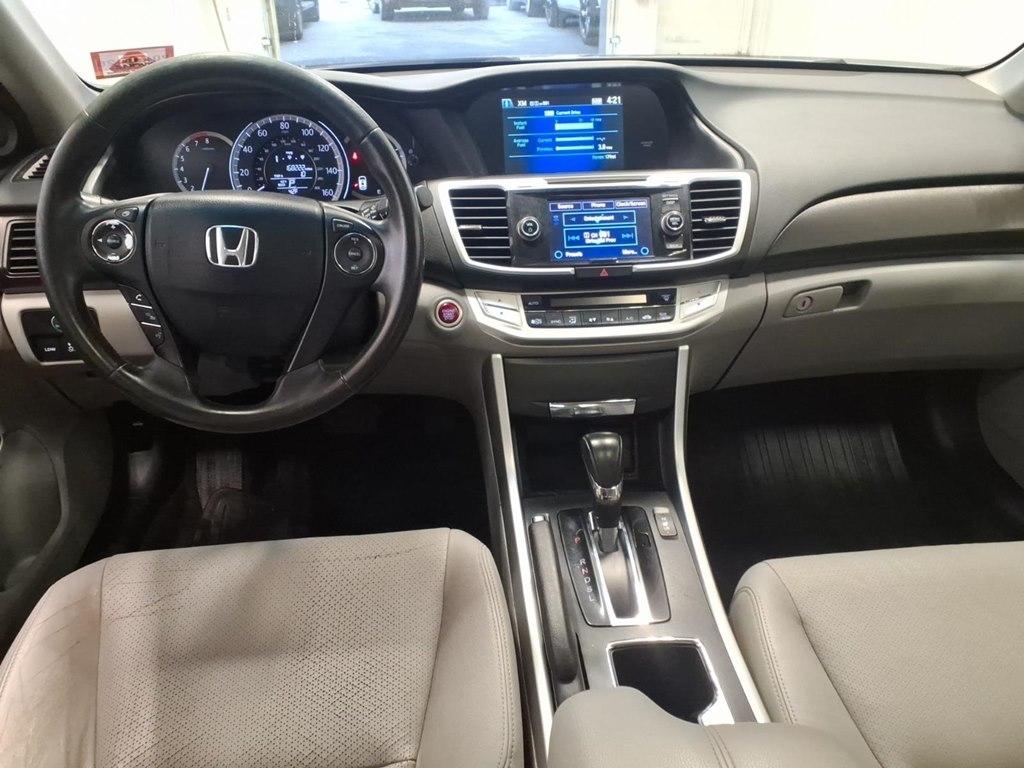 Toyota Corolla 4dr Sdn Auto LE (Natl) 2015