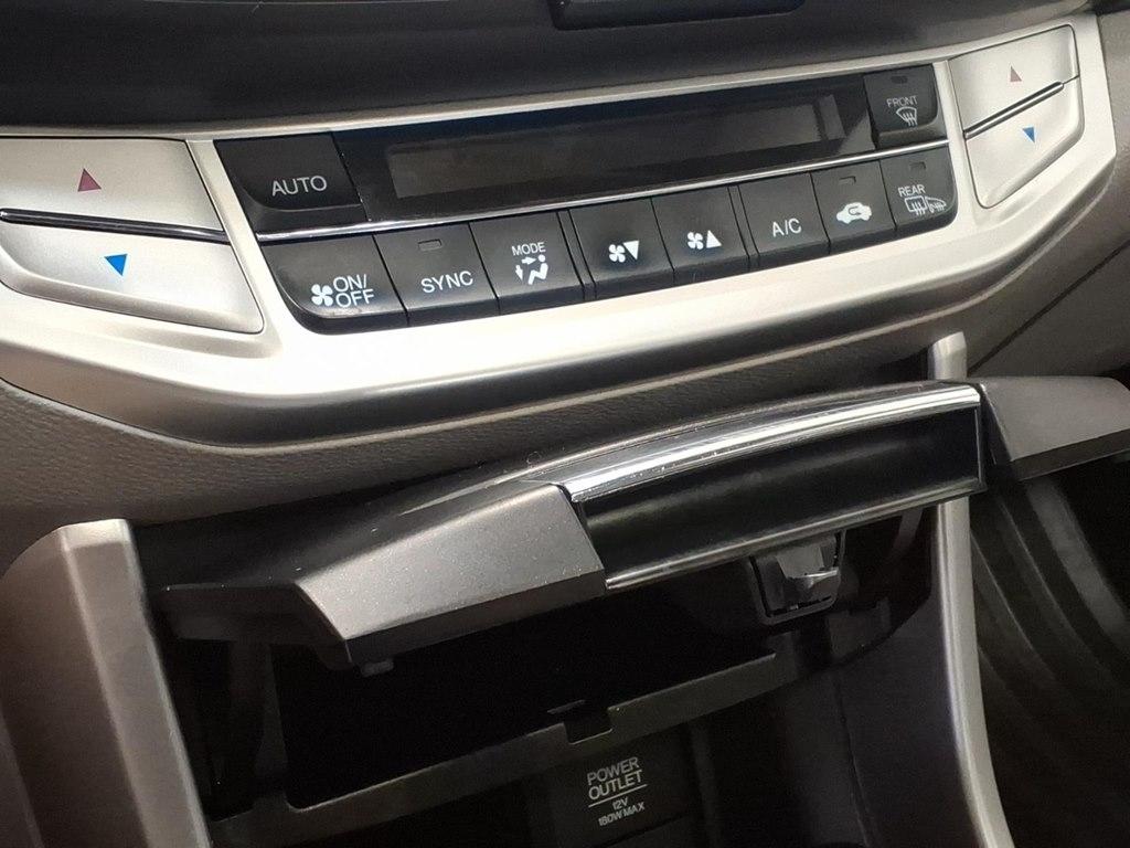 Toyota Corolla 4dr Sdn Auto LE (Natl) 2015