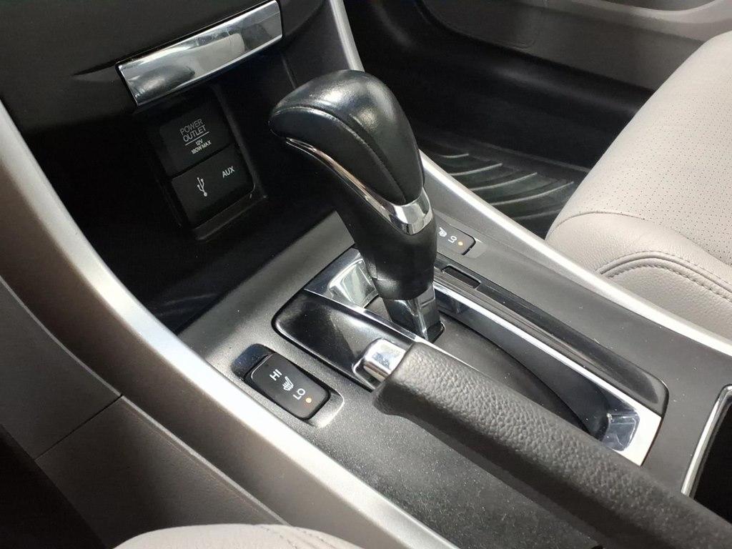 Toyota Corolla 4dr Sdn Auto LE (Natl) 2015