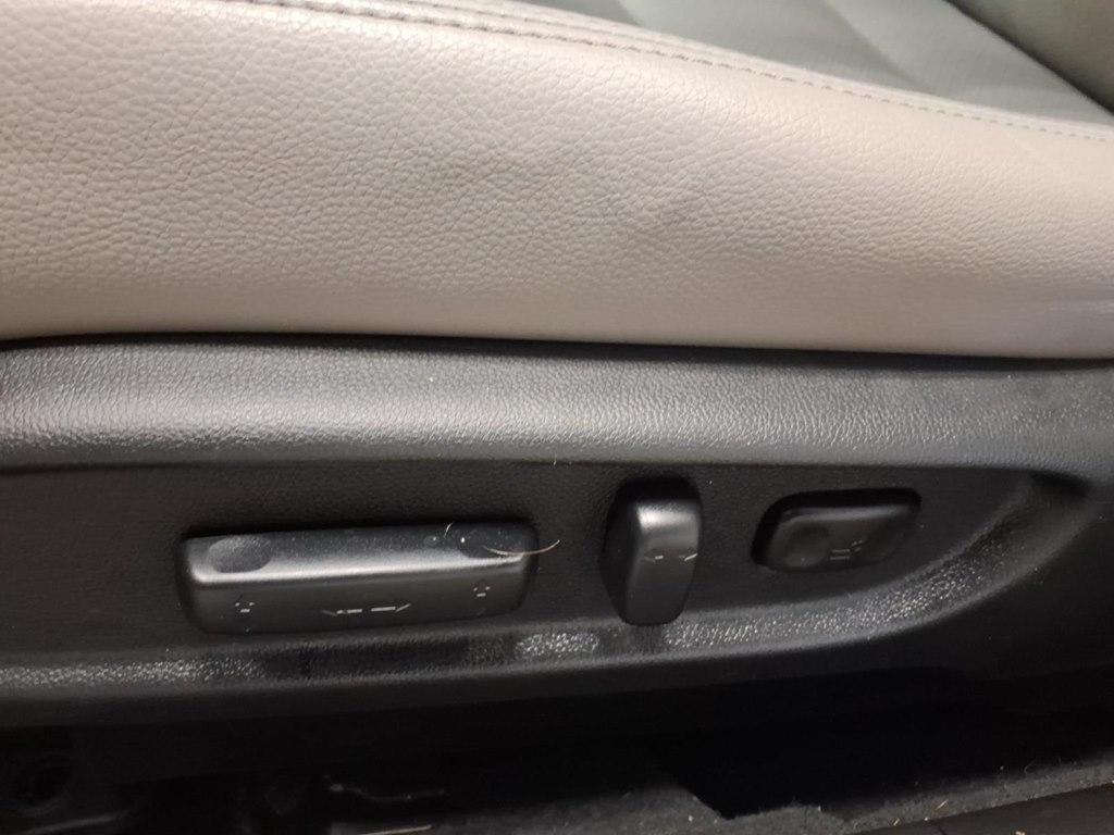 Toyota Corolla 4dr Sdn Auto LE (Natl) 2015