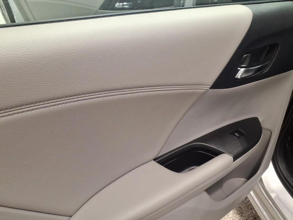 Toyota Corolla 4dr Sdn Auto LE (Natl) 2015