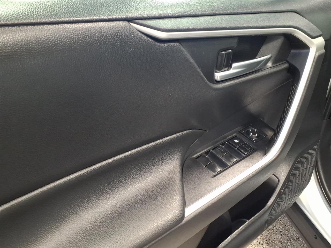 Toyota RAV4 XLE AWD (Natl) 2019