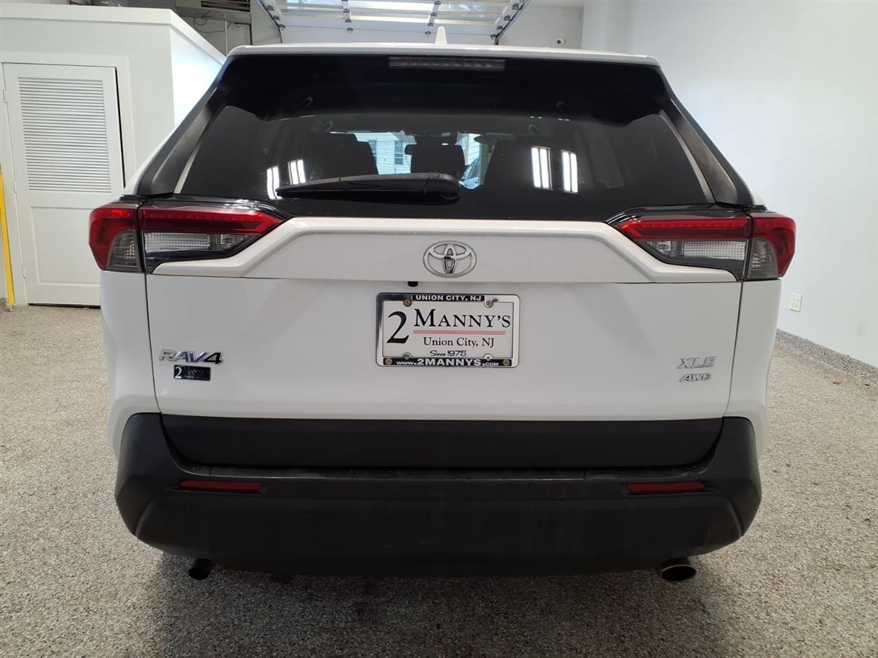 Toyota RAV4 XLE AWD (Natl) 2019