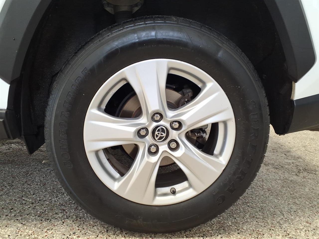 Toyota RAV4 XLE AWD (Natl) 2019