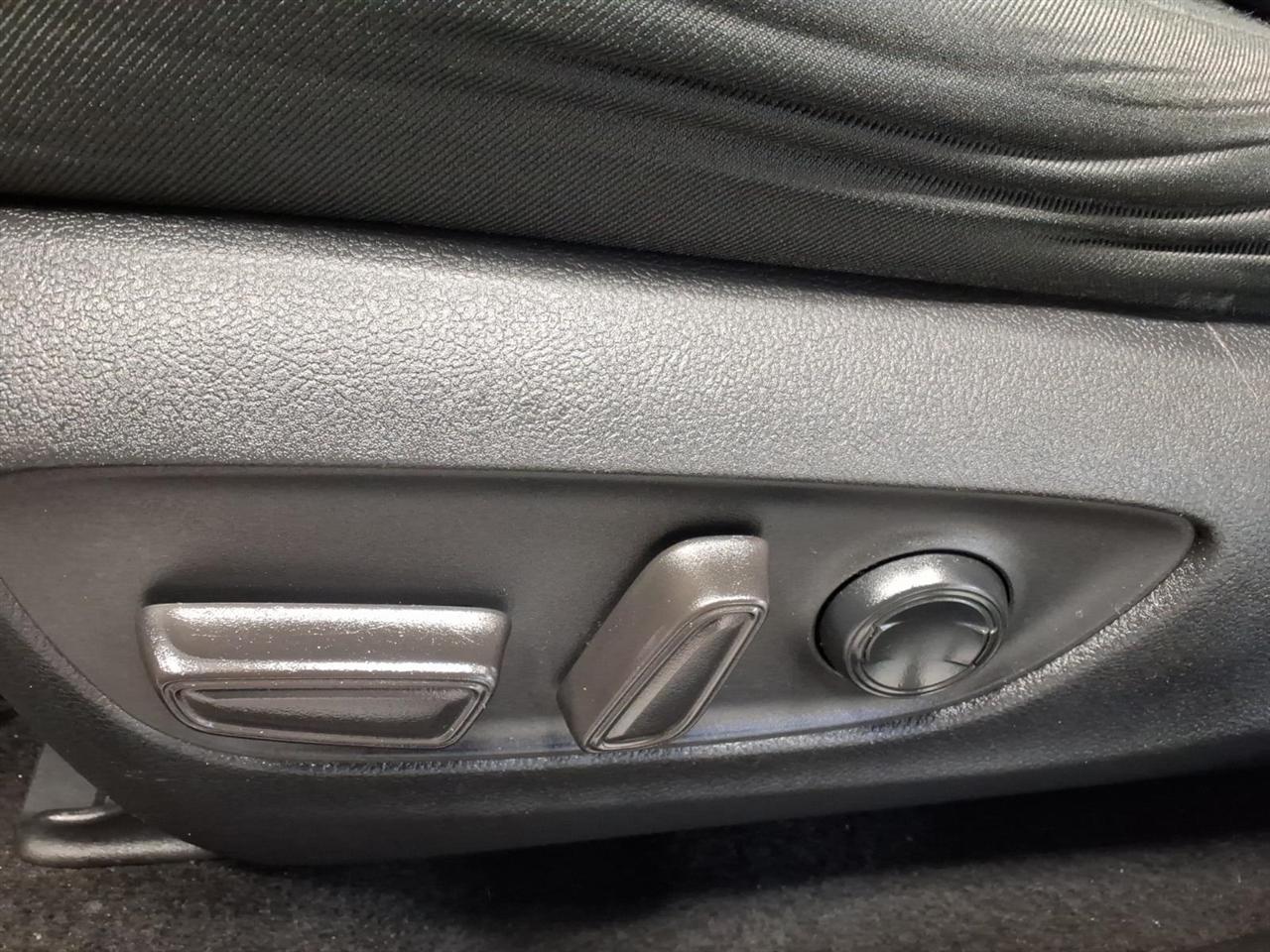 Toyota RAV4 XLE AWD (Natl) 2019