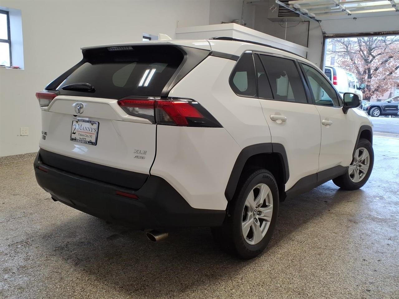 Toyota RAV4 XLE AWD (Natl) 2019