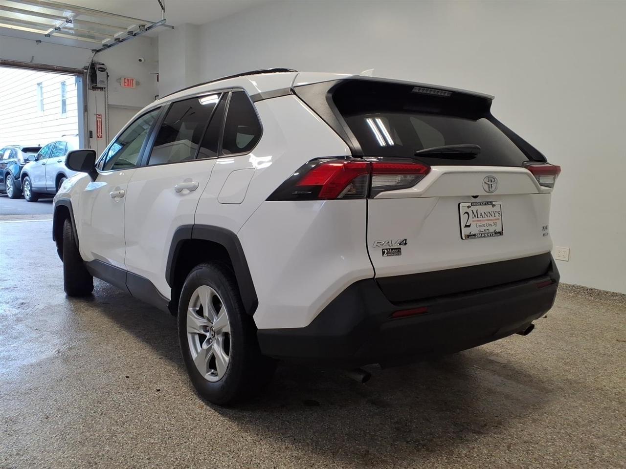 Toyota RAV4 XLE AWD (Natl) 2019