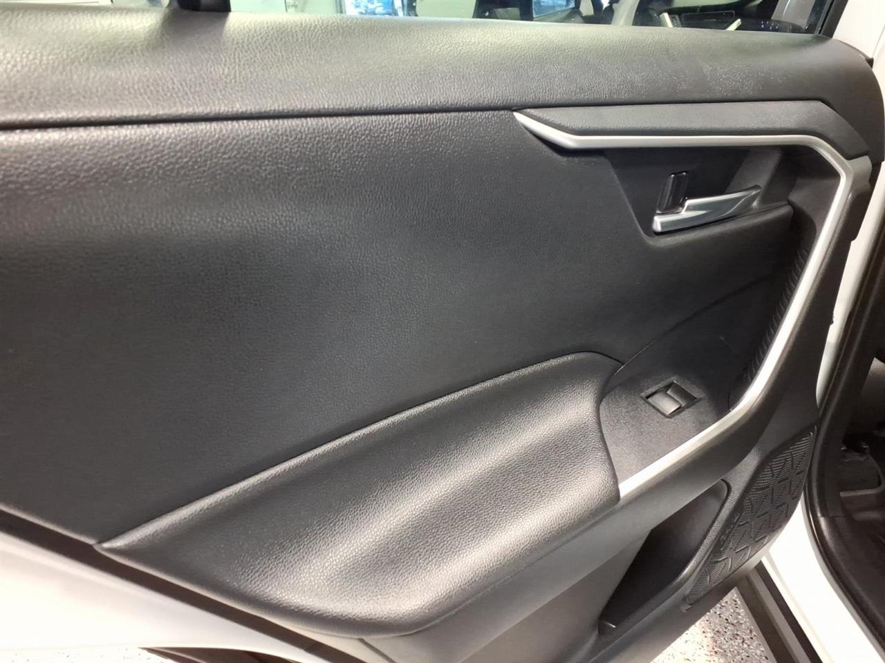 Toyota RAV4 XLE AWD (Natl) 2019