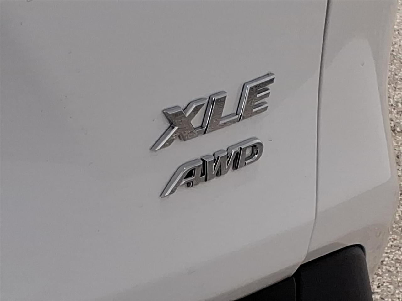Toyota RAV4 XLE AWD (Natl) 2019