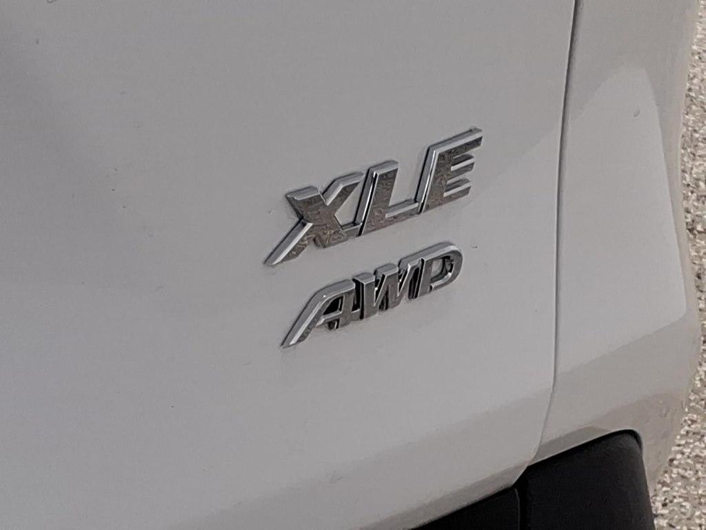 Toyota RAV4 XLE AWD (Natl) 2019