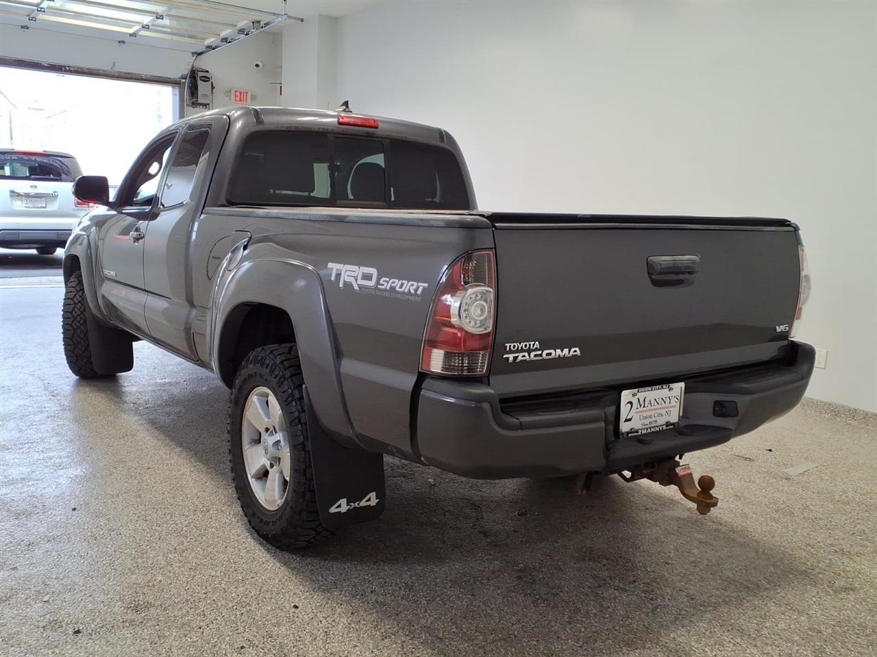 Toyota Tacoma 4WD Access Cab V6 AT (Natl) 2015