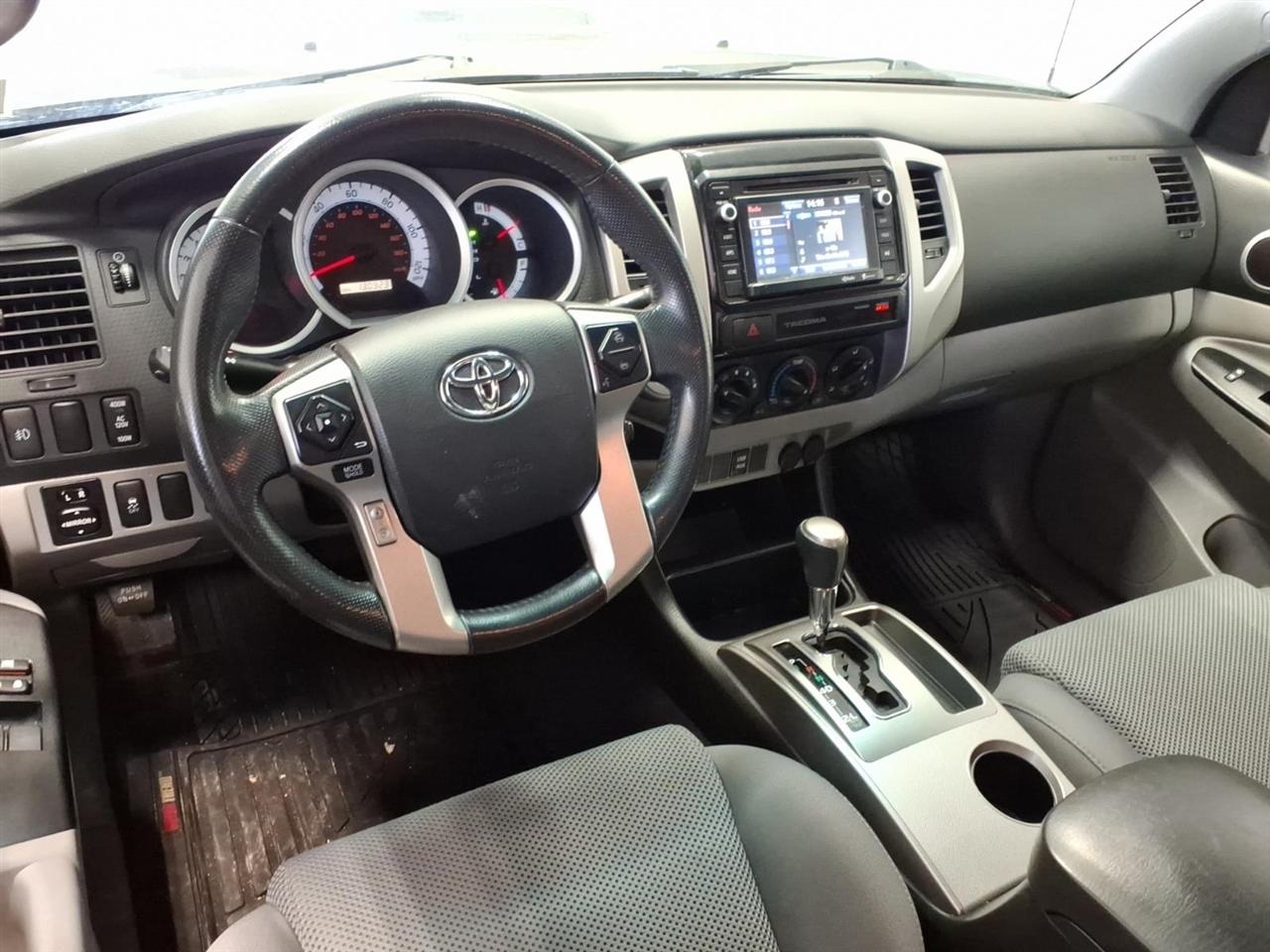Toyota Tacoma 4WD Access Cab V6 AT (Natl) 2015