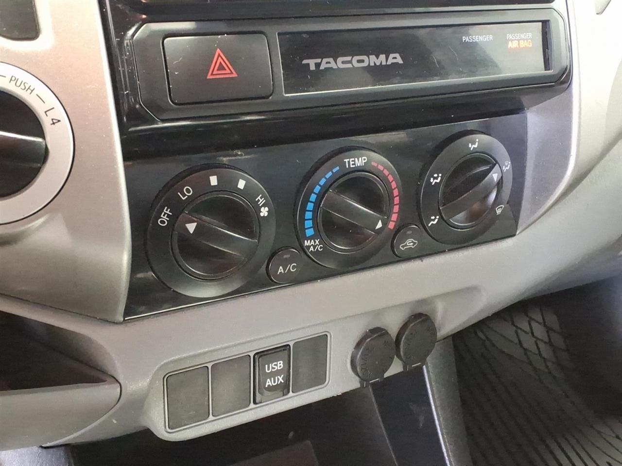 Toyota Tacoma 4WD Access Cab V6 AT (Natl) 2015