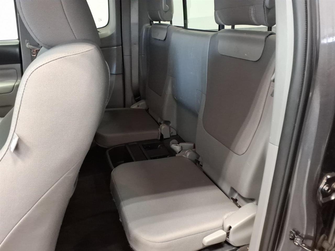 Toyota Tacoma 4WD Access Cab V6 AT (Natl) 2015