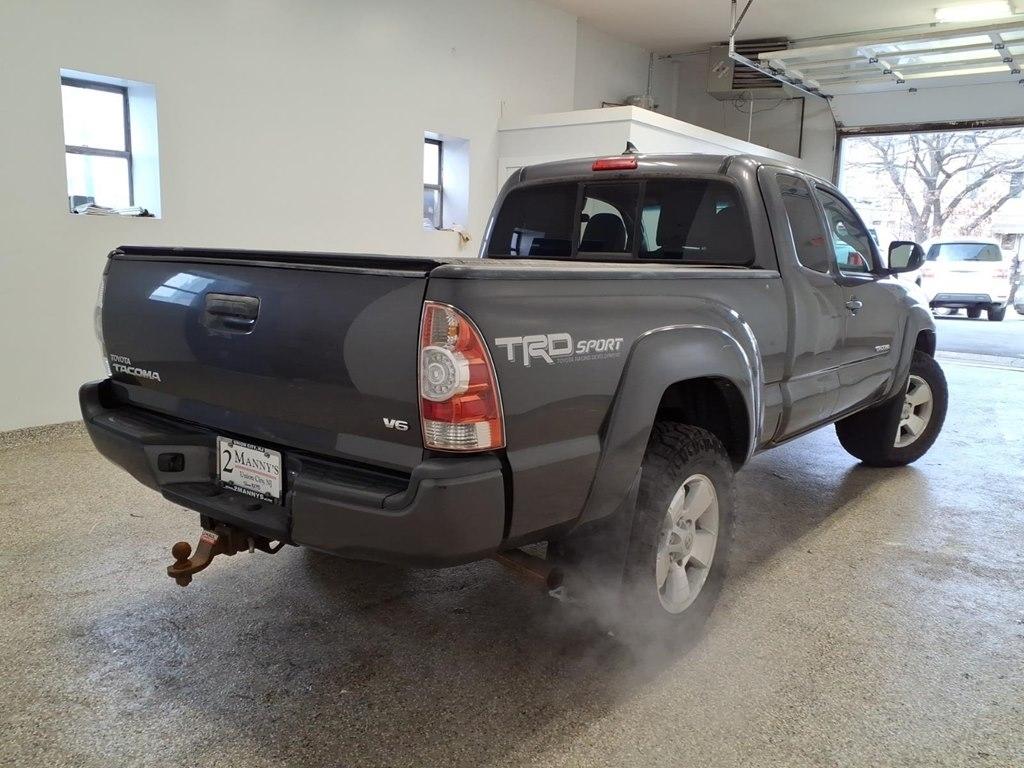 Toyota Tacoma 4WD Access Cab V6 AT (Natl) 2015