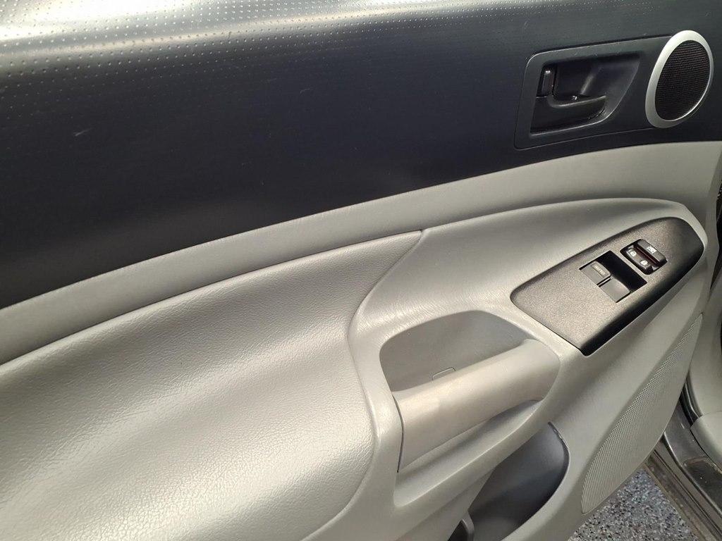 Toyota Tacoma 4WD Access Cab V6 AT (Natl) 2015