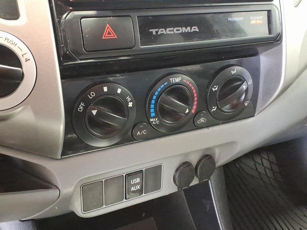 Toyota Tacoma 4WD Access Cab V6 AT (Natl) 2015