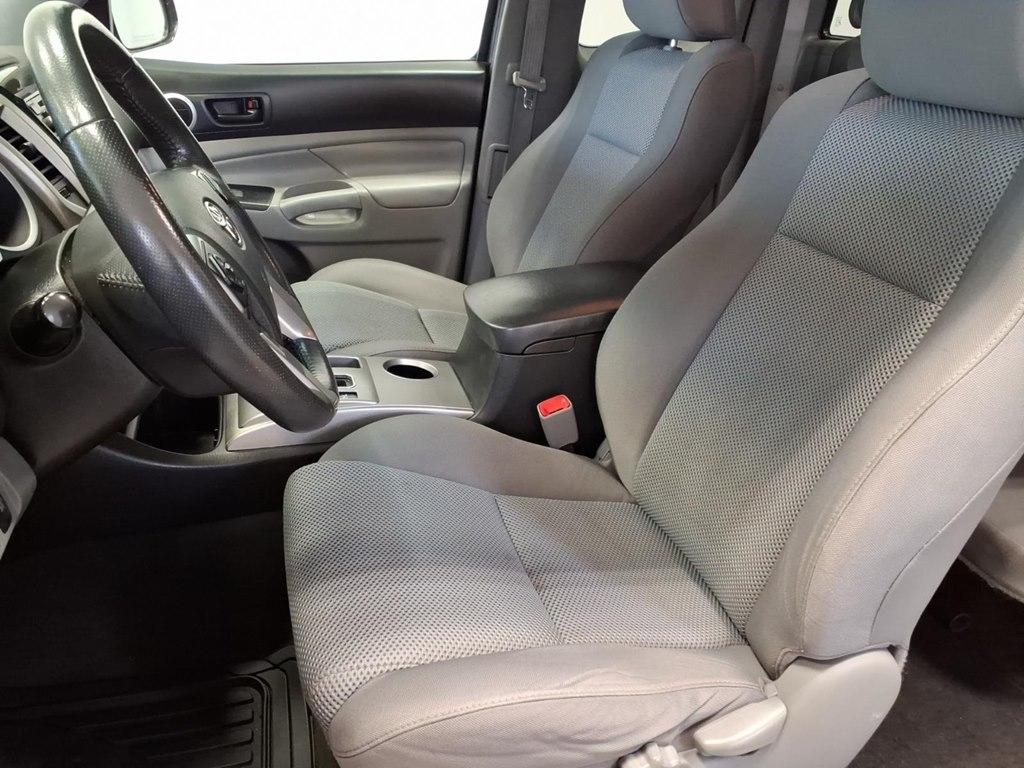 Toyota Tacoma 4WD Access Cab V6 AT (Natl) 2015