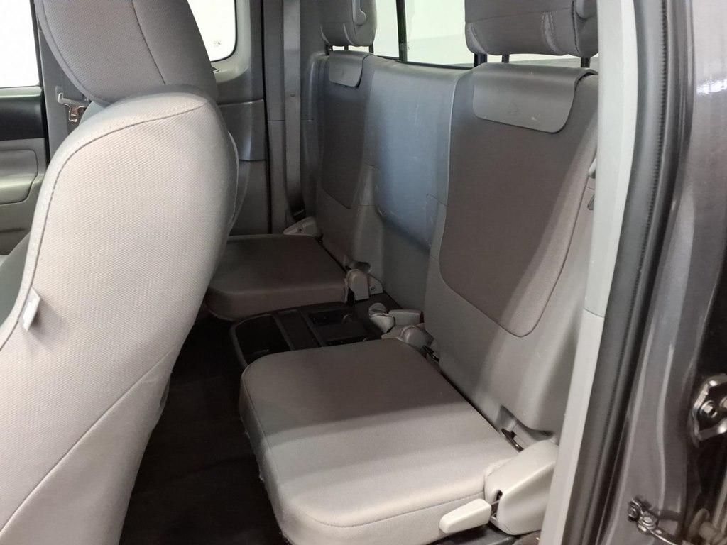 Toyota Tacoma 4WD Access Cab V6 AT (Natl) 2015