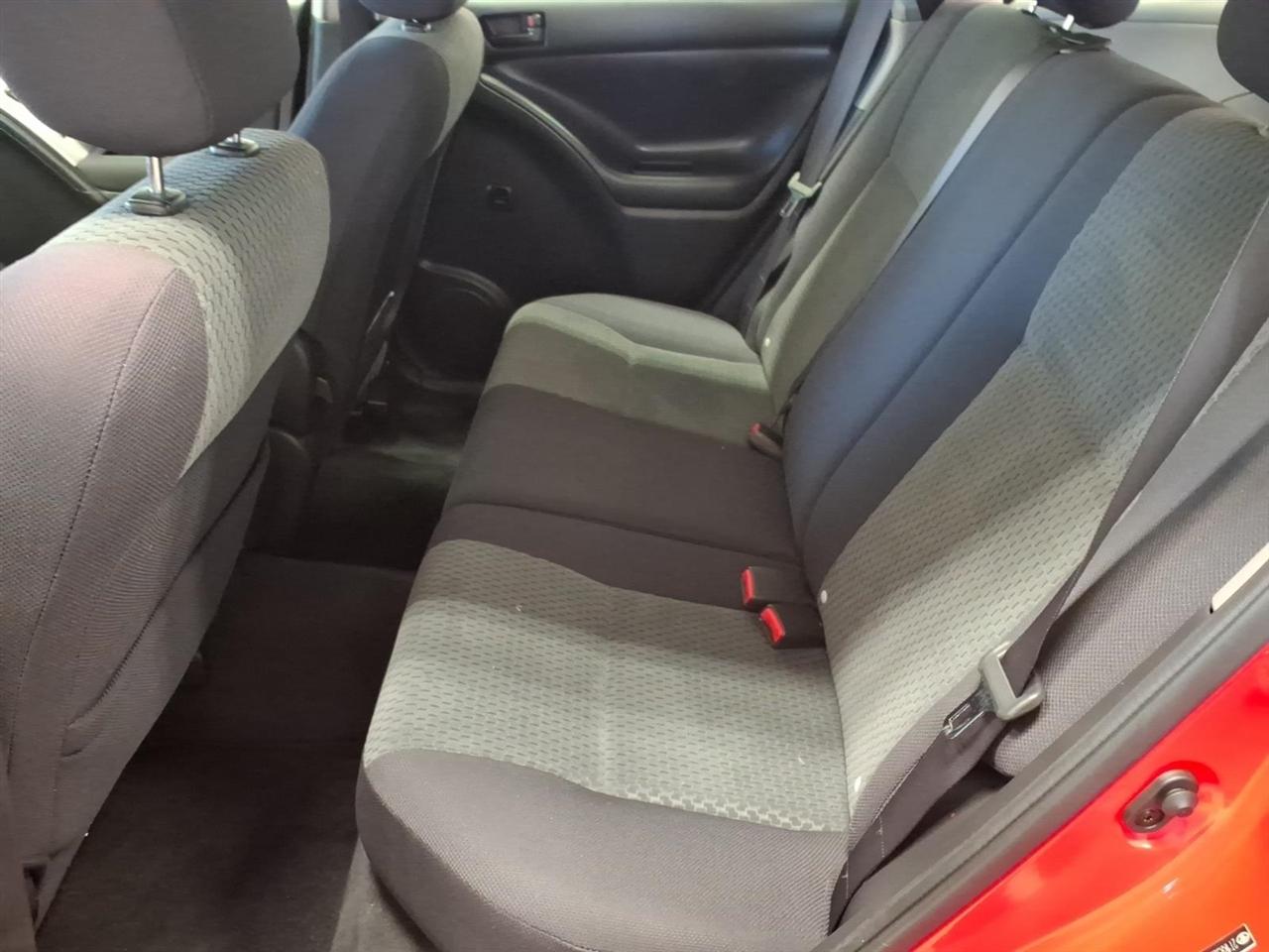 Toyota Matrix 4dr Wgn Auto FWD 2005