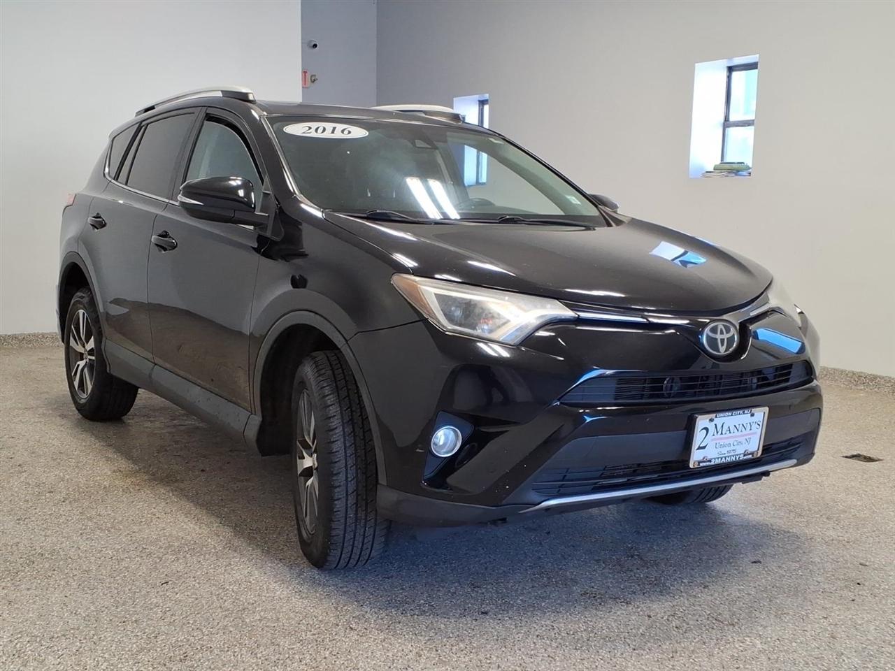 Toyota RAV4 AWD 4dr XLE (Natl) 2016