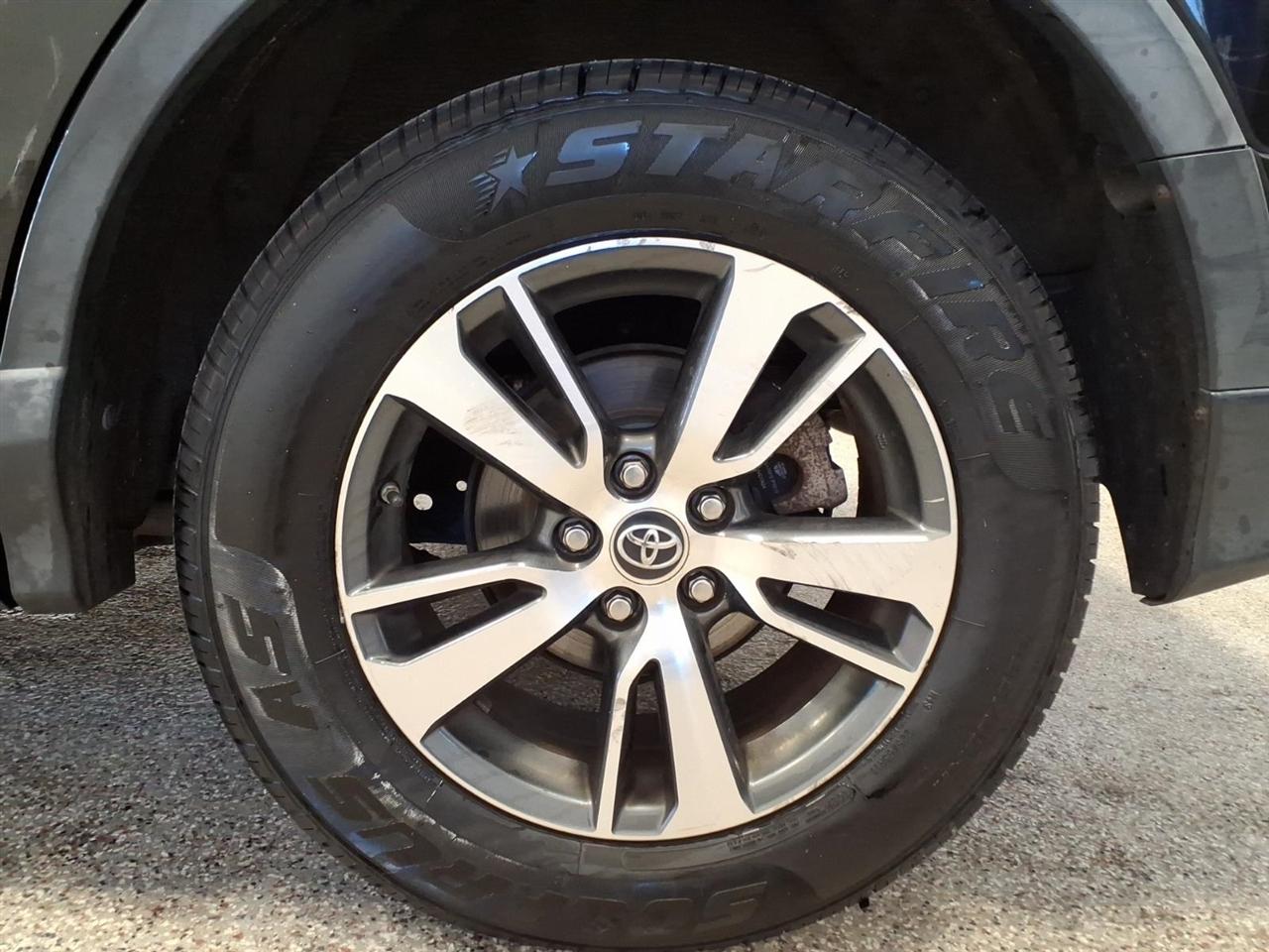 Toyota RAV4 AWD 4dr XLE (Natl) 2016