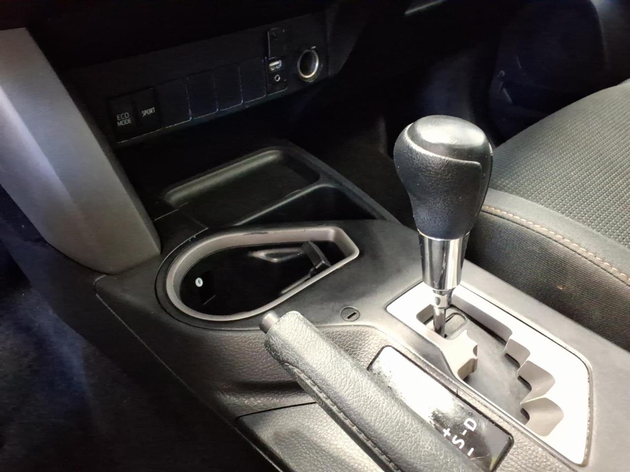 Toyota RAV4 AWD 4dr XLE (Natl) 2016