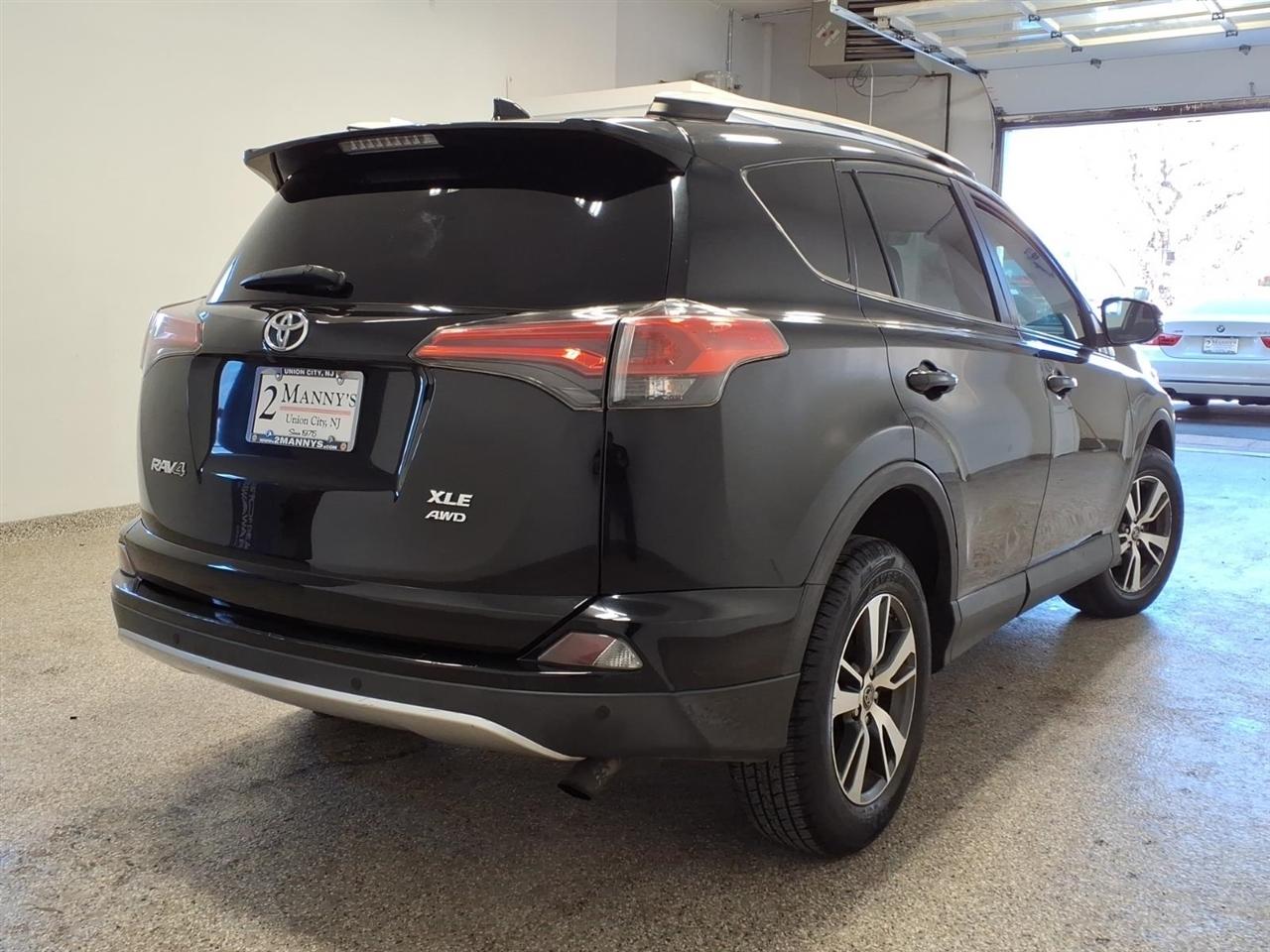 Toyota RAV4 AWD 4dr XLE (Natl) 2016
