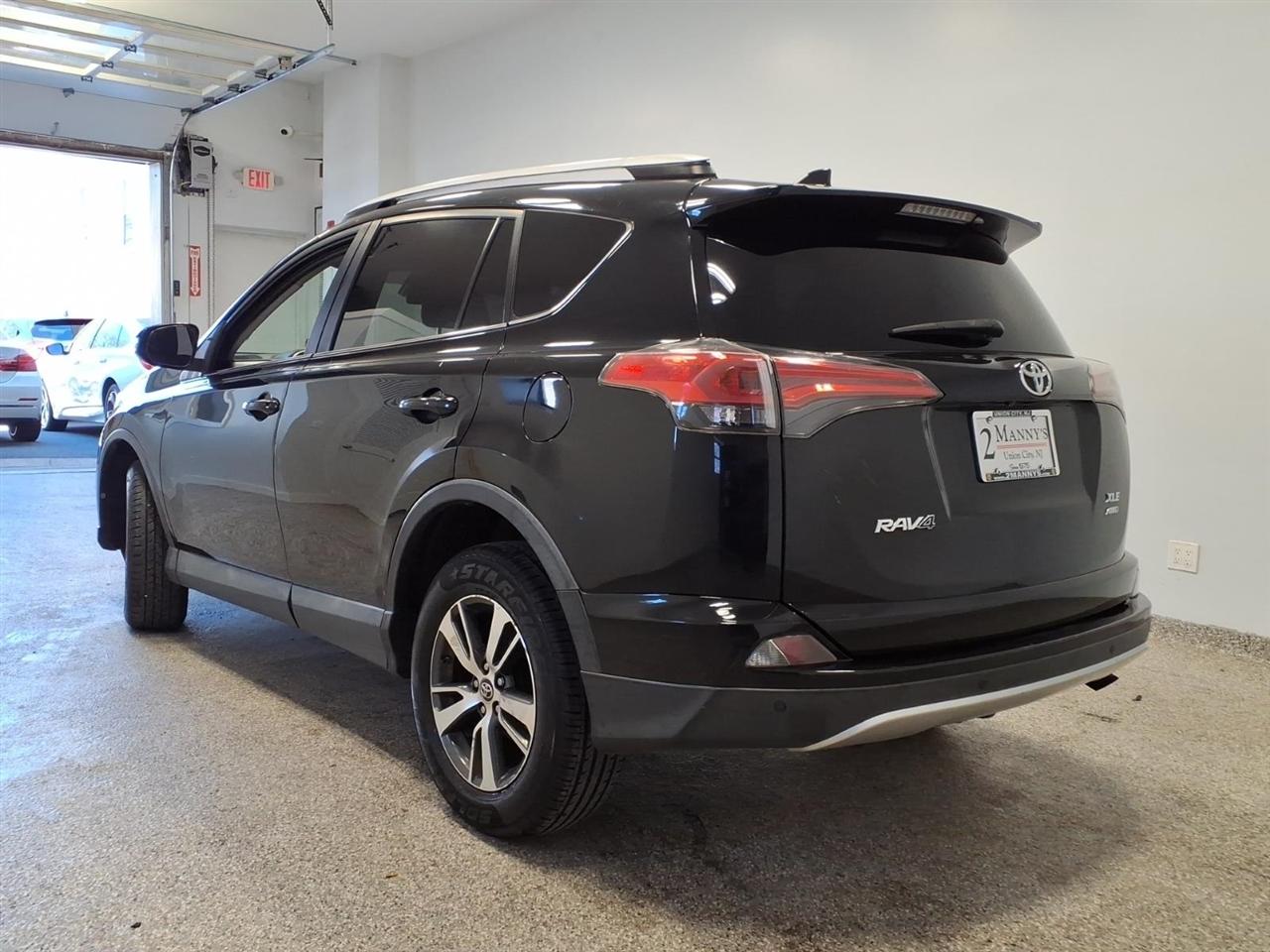 Toyota RAV4 AWD 4dr XLE (Natl) 2016