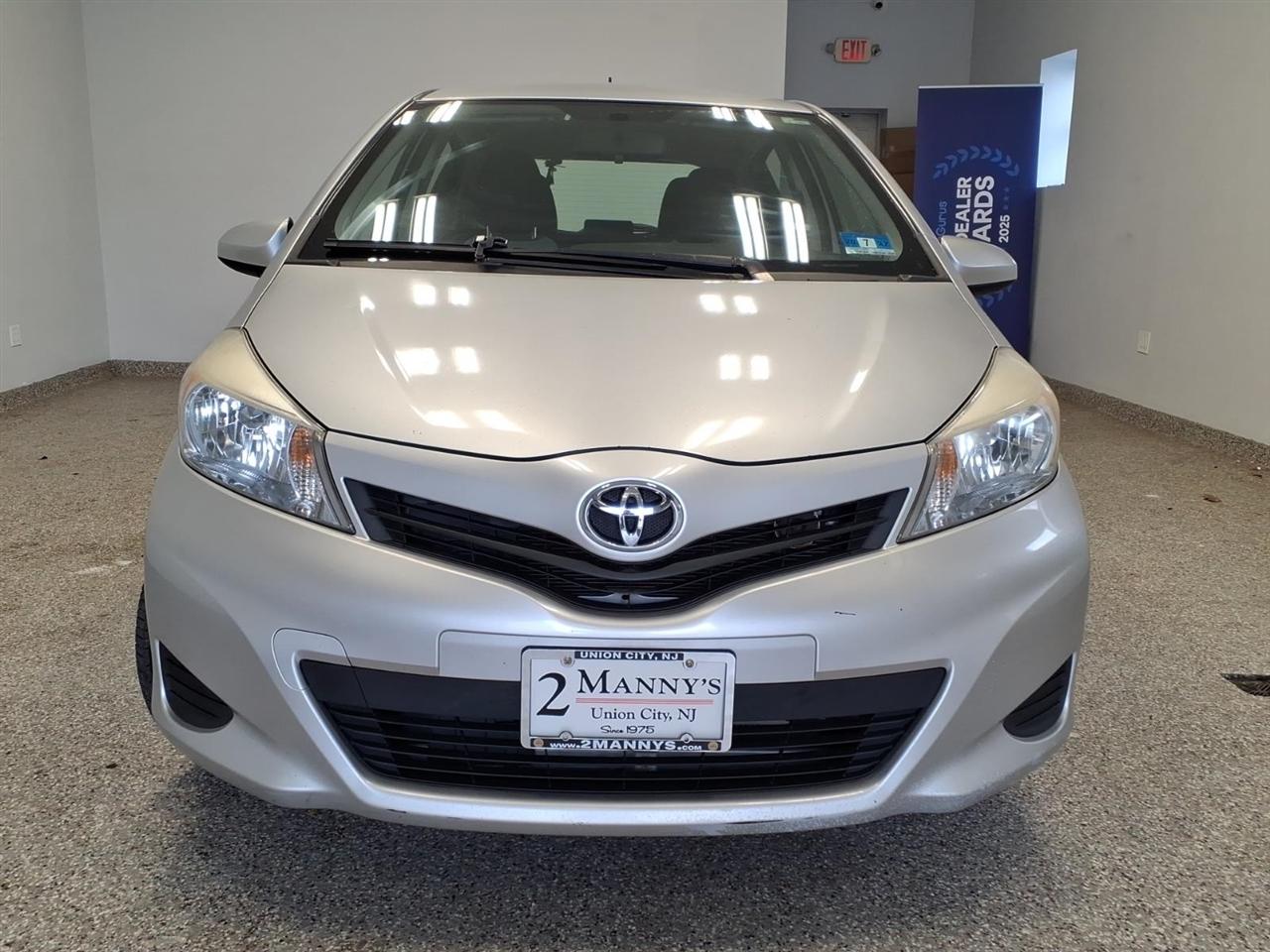 Toyota Yaris 5dr Liftback Man SE (TMC/CBU Plant) (Natl) 2014