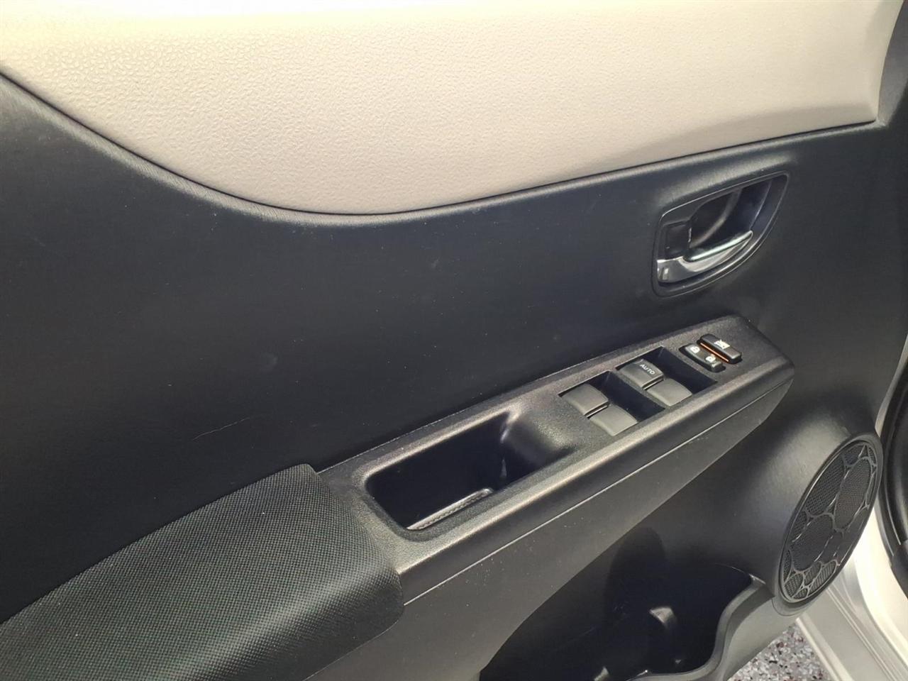 Toyota Yaris 5dr Liftback Man SE (TMC/CBU Plant) (Natl) 2014