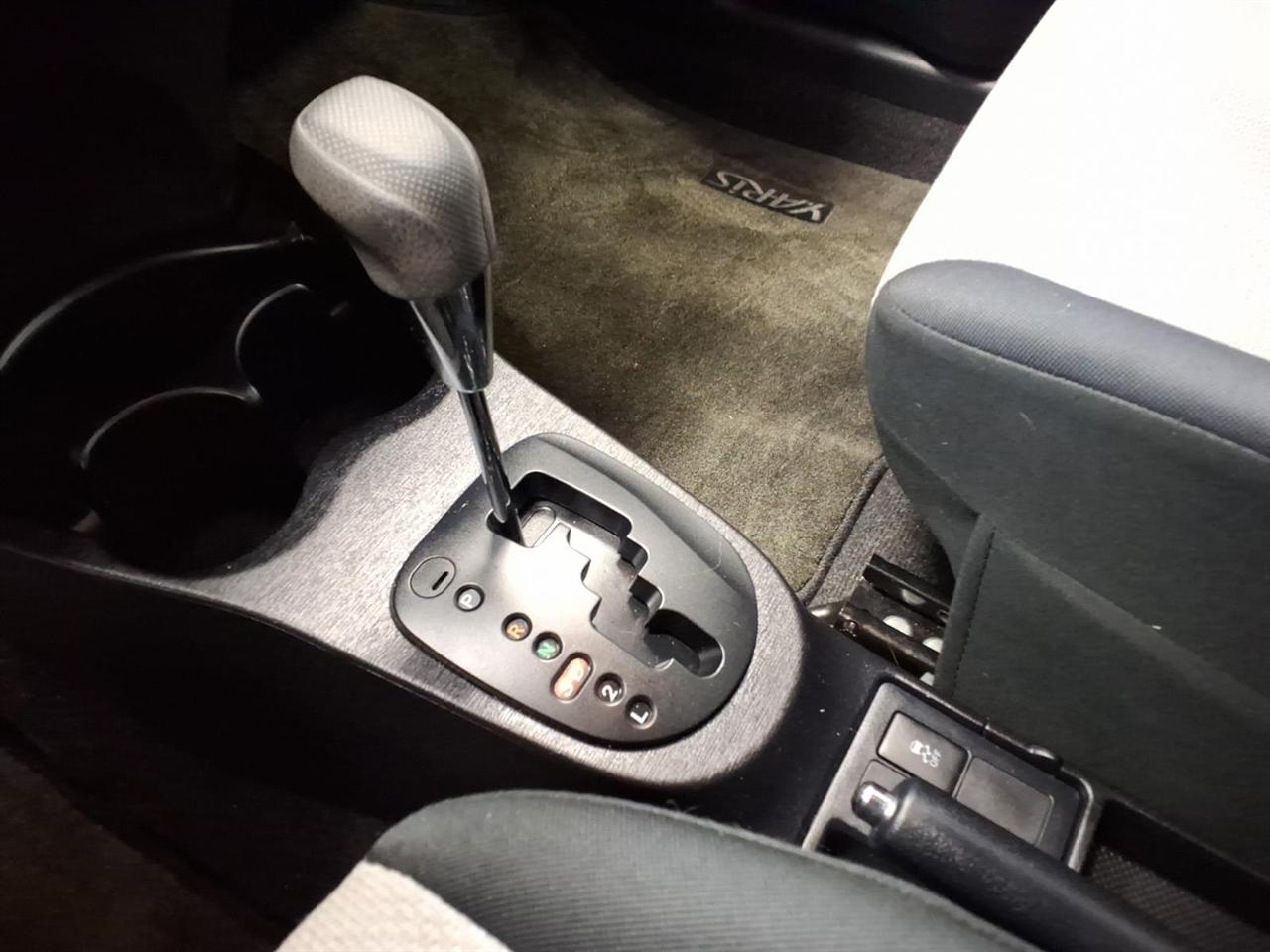 Toyota Yaris 5dr Liftback Man SE (TMC/CBU Plant) (Natl) 2014