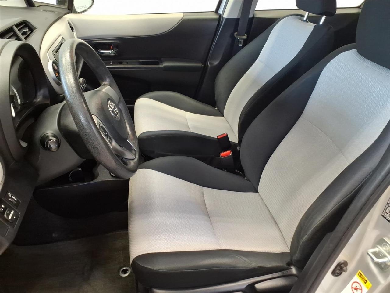 Toyota Yaris 5dr Liftback Man SE (TMC/CBU Plant) (Natl) 2014