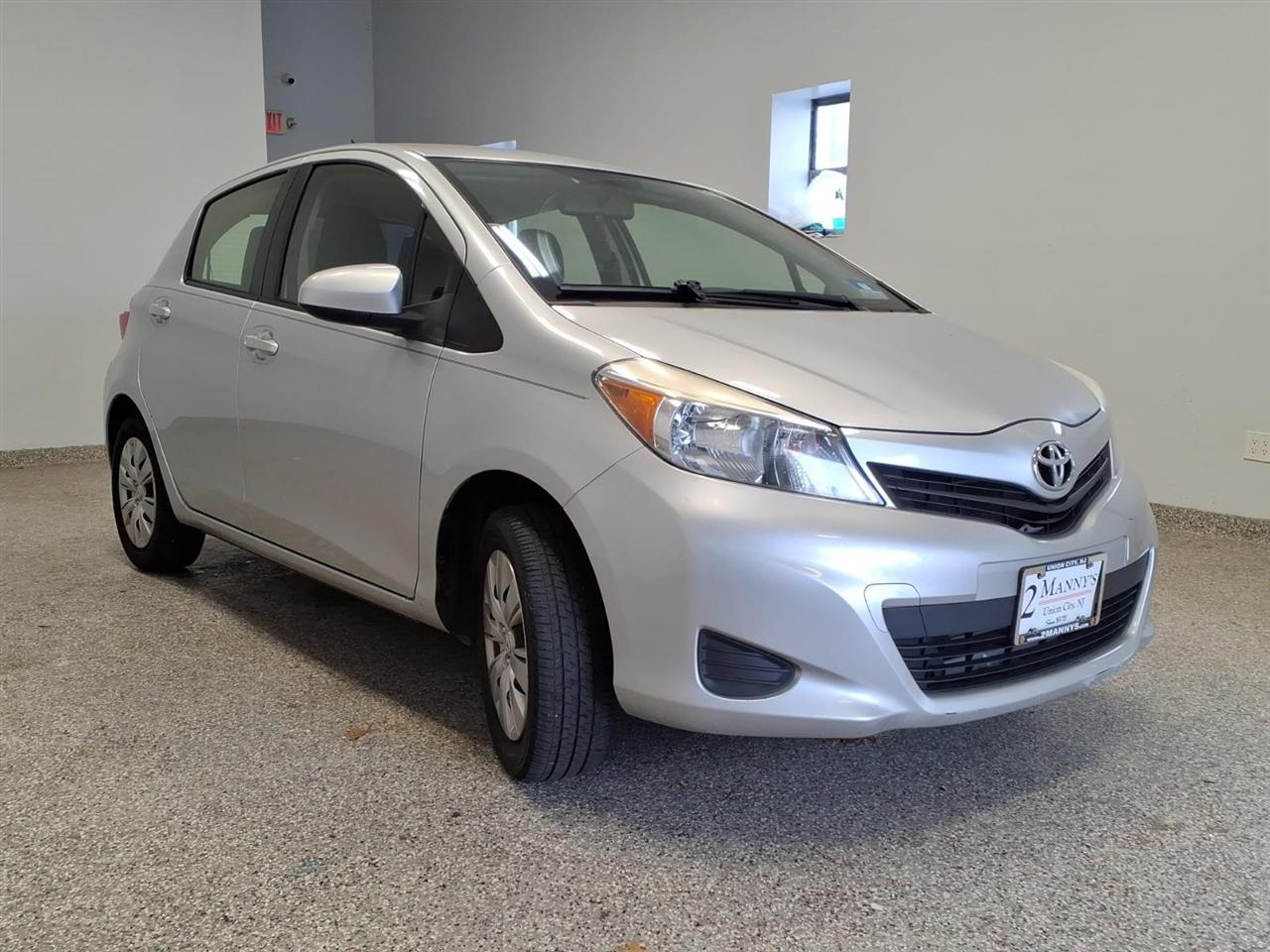 Toyota Yaris 5dr Liftback Man SE (TMC/CBU Plant) (Natl) 2014
