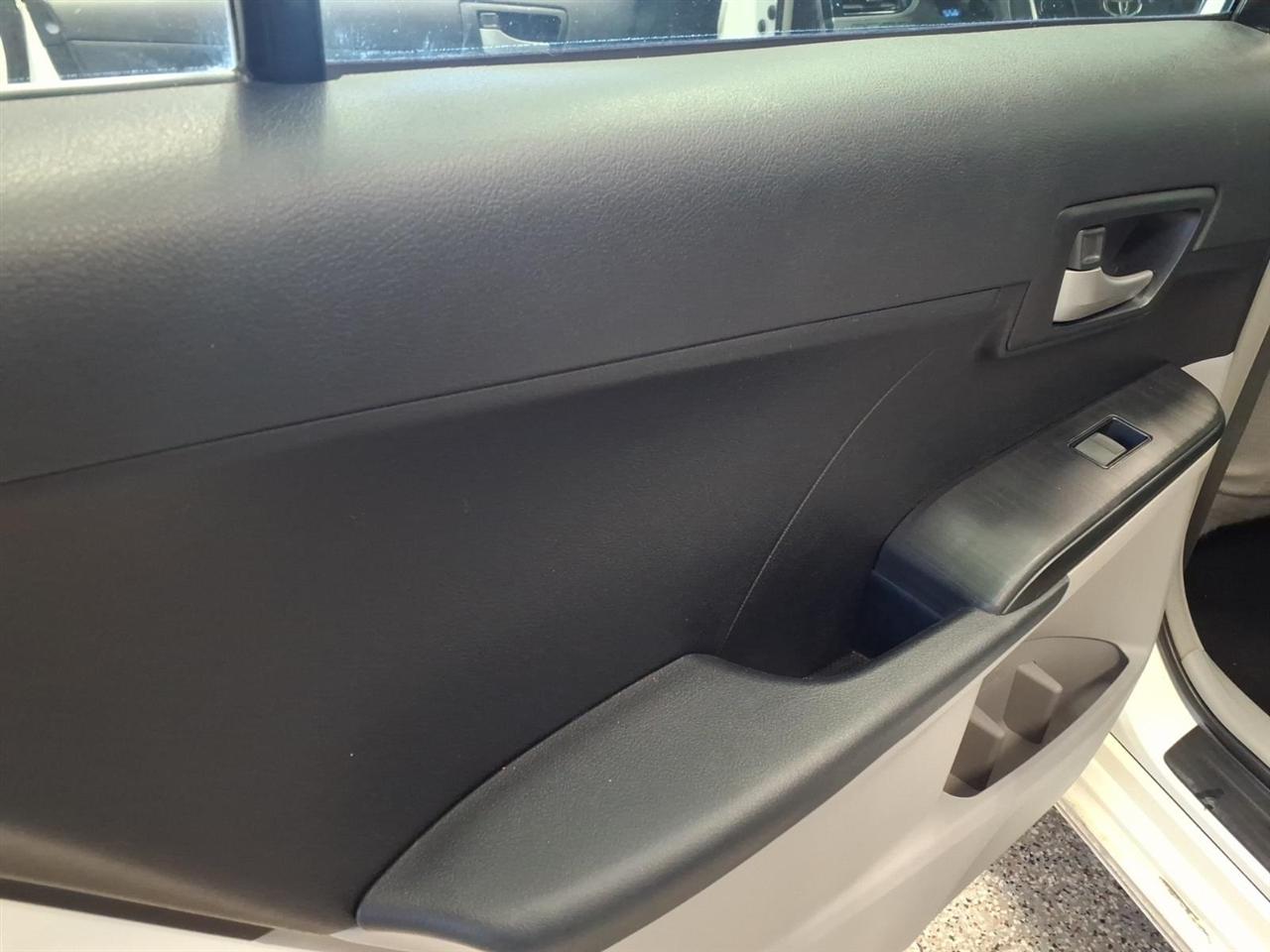 Toyota Camry 4dr Sdn I4 Auto LE (Natl) 2012