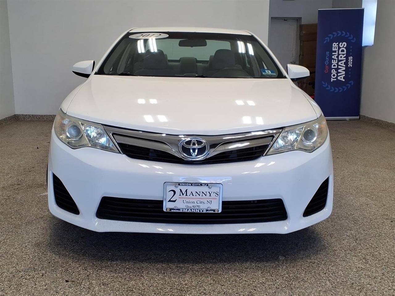 Toyota Camry 4dr Sdn I4 Auto LE (Natl) 2012