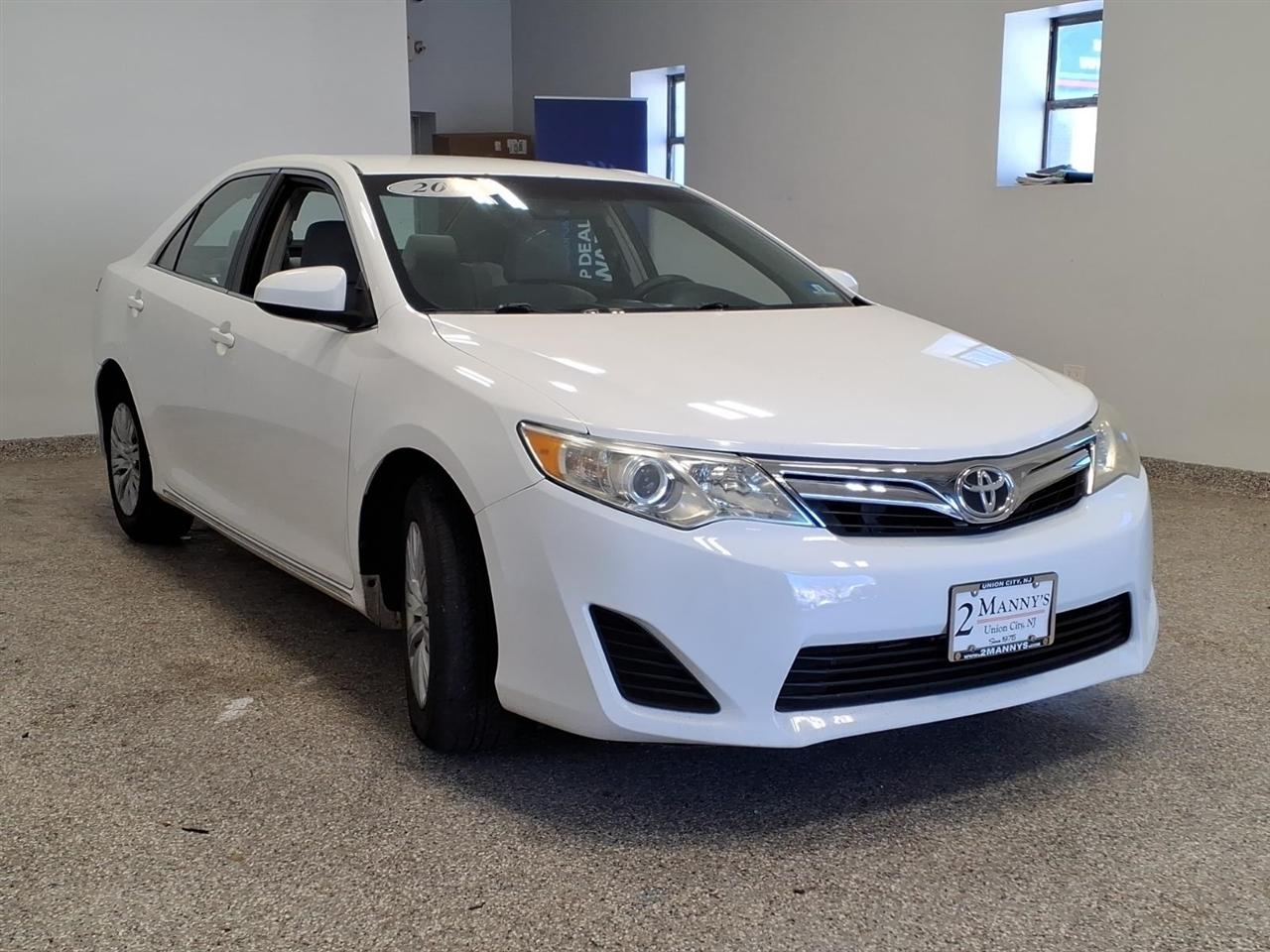 Toyota Camry 4dr Sdn I4 Auto LE (Natl) 2012